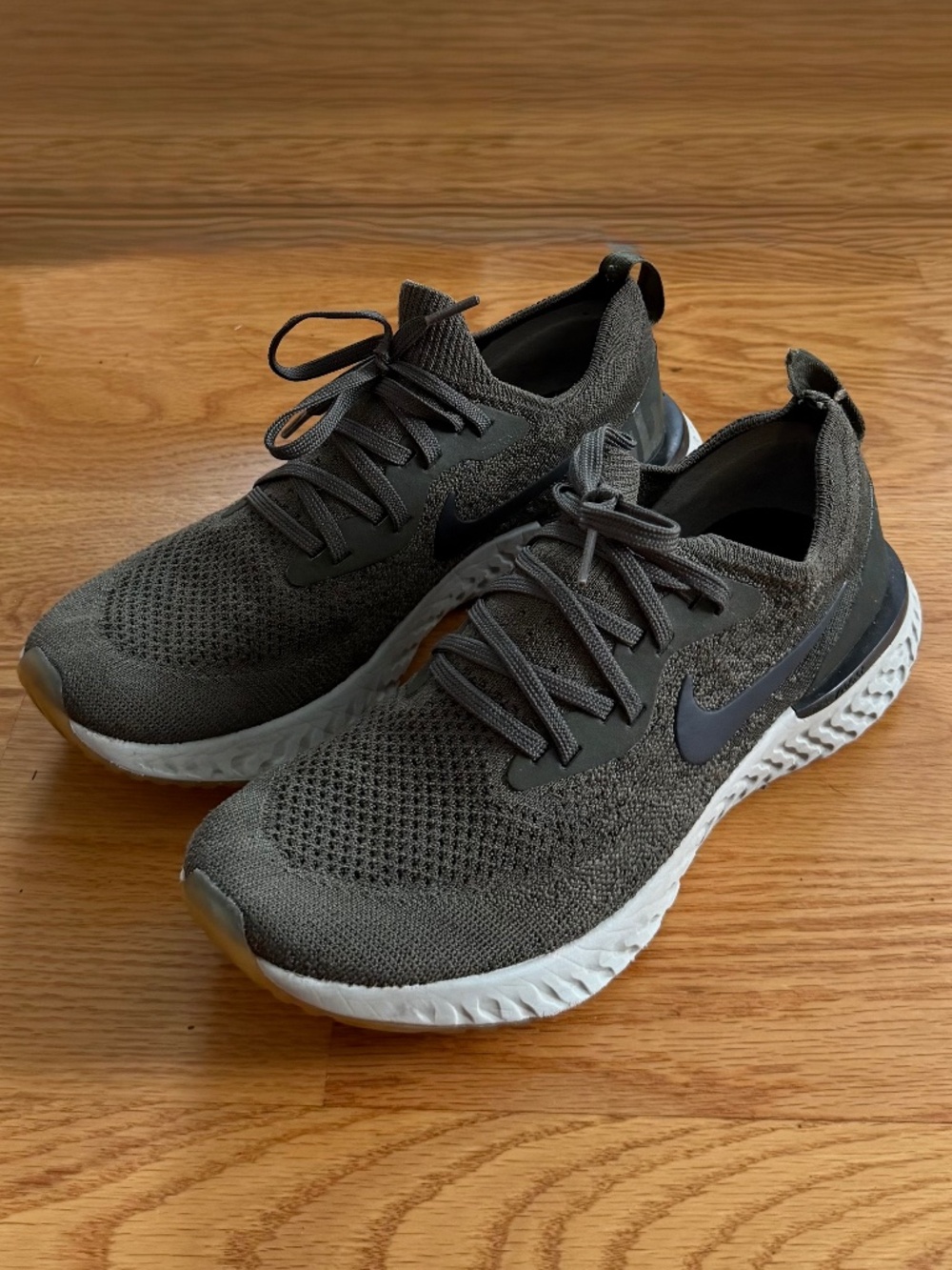 Nike Women's Epic React Flyknit Running Shoes (8.5)
